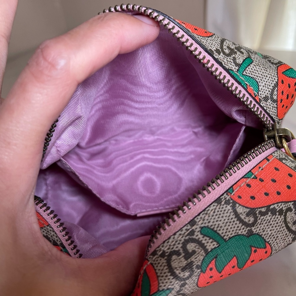Gucci Strawberry 🍓 Pouch with GG Canvas - Picture 14 of 14